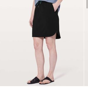 Lululemon on the fly skirt woven black